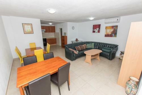 Villa Ozzi With 9 Bedrooms & Private Pool