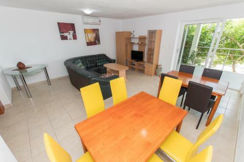 Villa Ozzi With 9 Bedrooms & Private Pool