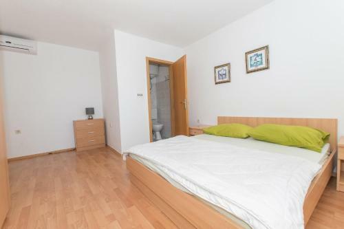 Villa Ozzi With 9 Bedrooms & Private Pool
