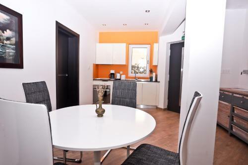 Apartment I&i