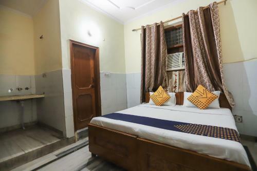 Spot On 65879 Hotel Neel Top