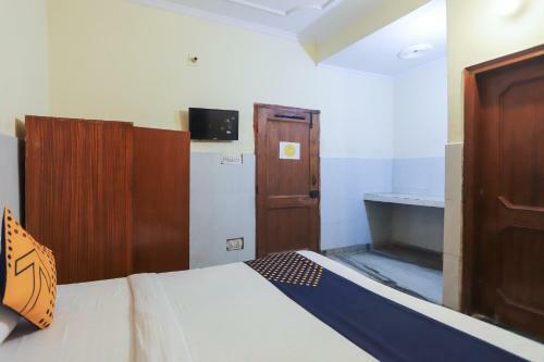 Spot On 65879 Hotel Neel Top