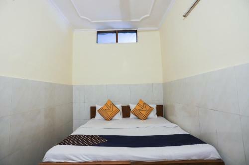 Spot On 65879 Hotel Neel Top