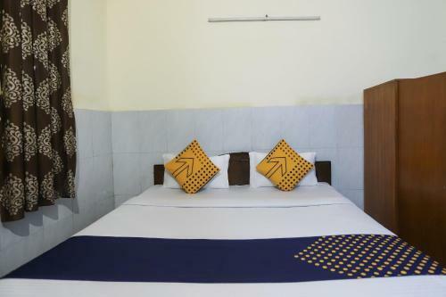 Spot On 65879 Hotel Neel Top