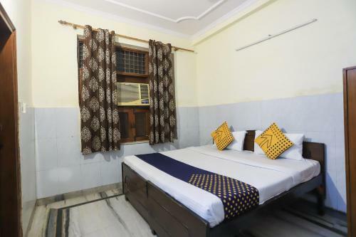 Spot On 65879 Hotel Neel Top