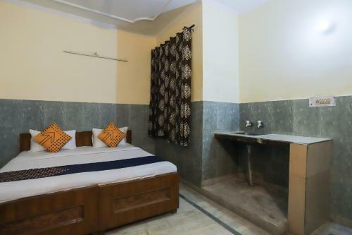 Spot On 65879 Hotel Neel Top