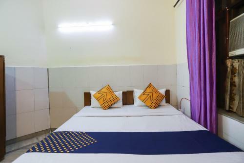 Spot On 65879 Hotel Neel Top