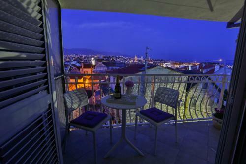 Summer Lounge Apartments