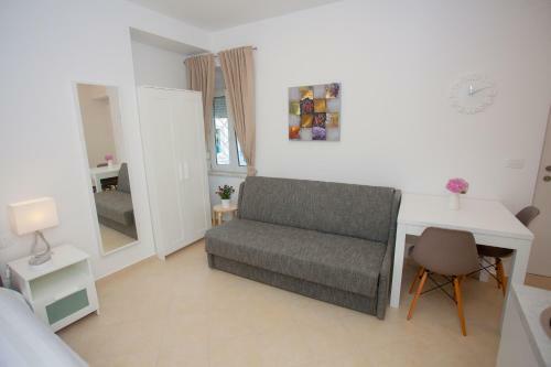 Summer Lounge Apartments
