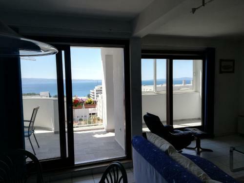 Sea View Apartment Reno W/garage