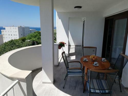 Sea View Apartment Reno W/garage