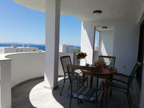 Sea View Apartment Reno W/garage