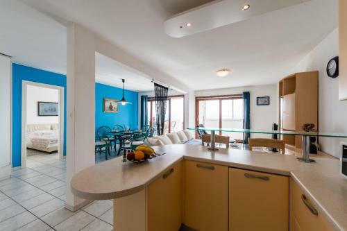 Sea View Apartment Reno W/garage