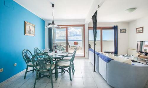 Sea View Apartment Reno W/garage