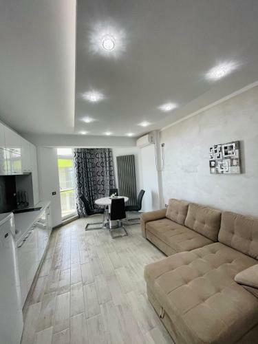 Apartament White Alezzi
