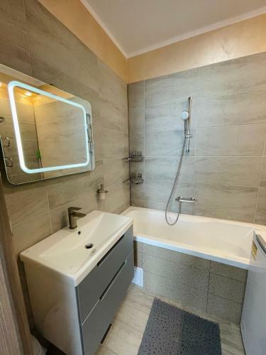 Apartament White Alezzi
