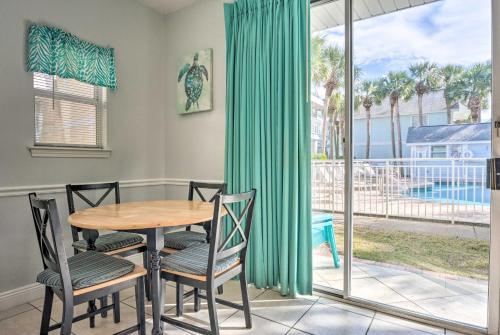 Sunny Beach Cottage With Shared Pool - Walk To Coast