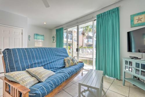 Sunny Beach Cottage With Shared Pool - Walk To Coast