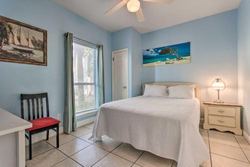 Sunny Beach Cottage With Shared Pool - Walk To Coast