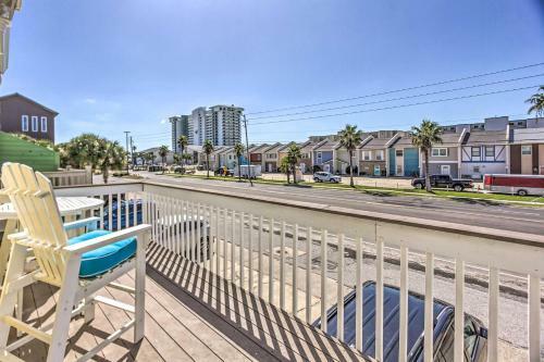 Vibrant Pcb Townhome With Private Outdoor Oasis