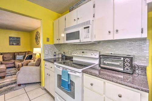 Vibrant Pcb Townhome With Private Outdoor Oasis