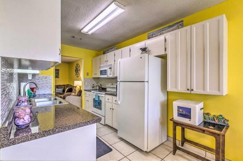 Vibrant Pcb Townhome With Private Outdoor Oasis