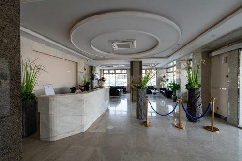 Holiday Plus Hotel Suites