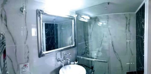 Classy 2 Bedroom Apartment Under Acropolis At Thissio