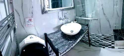 Classy 2 Bedroom Apartment Under Acropolis At Thissio