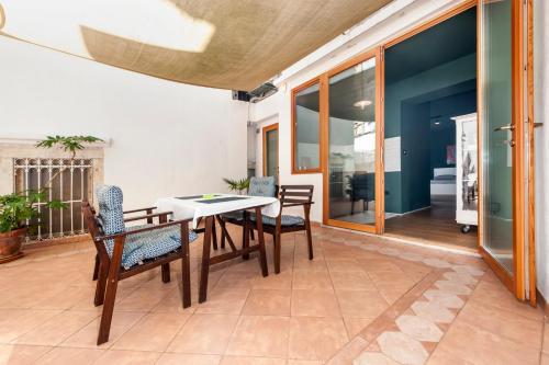 Apartments & Room Carera 6