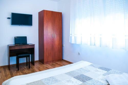 Hostal Rooms Raji?