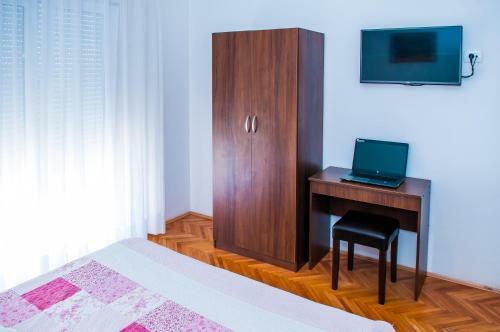 Hostal Rooms Raji?