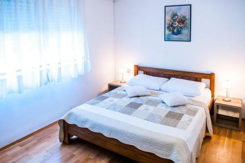 Hostal Rooms Raji?