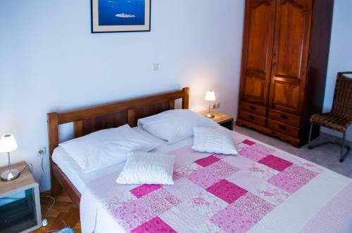 Hostal Rooms Raji?