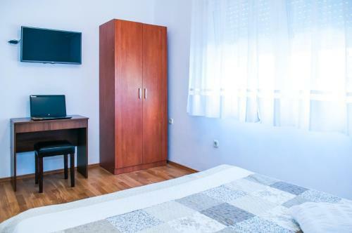 Hostal Rooms Raji?