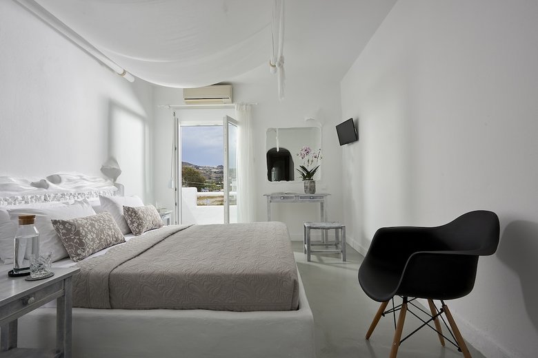 Milos Hotel