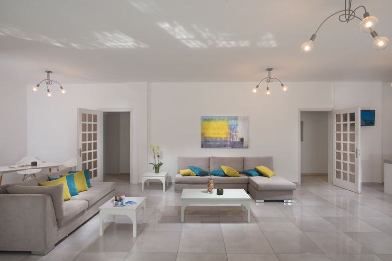 Milos Hotel