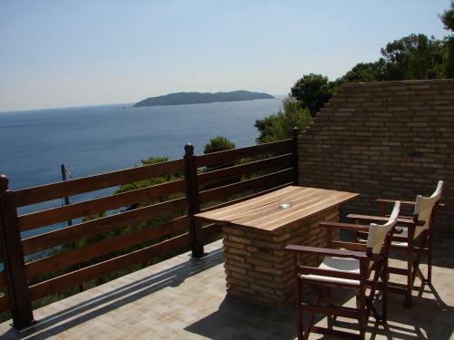 Mandaniki Apartments