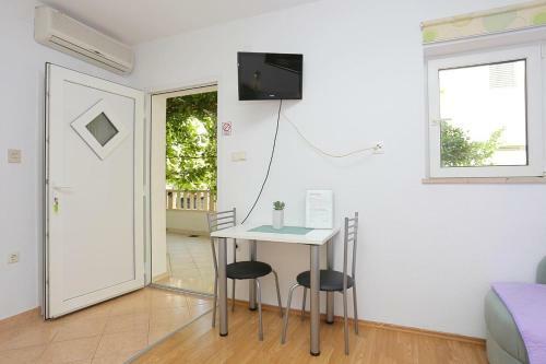 Apartments With A Parking Space Makarska - 18324