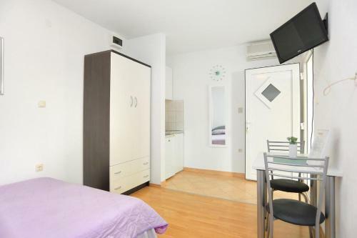 Apartments With A Parking Space Makarska - 18324