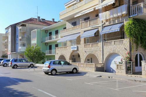 Apartments With A Parking Space Makarska - 18324