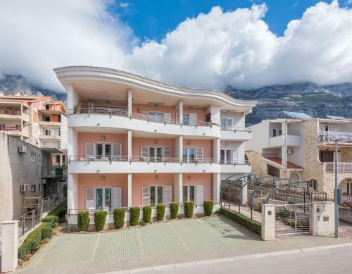 Apartments Romana