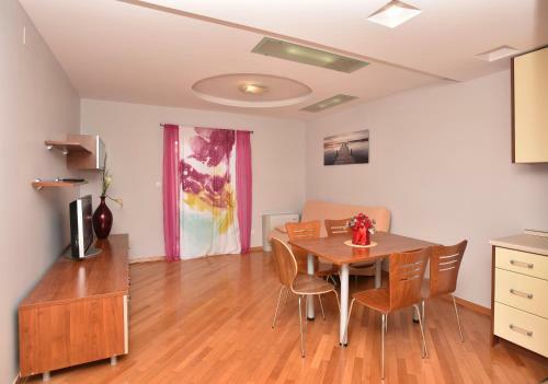 Apartments Romana