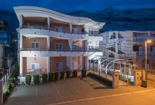 Apartments Romana