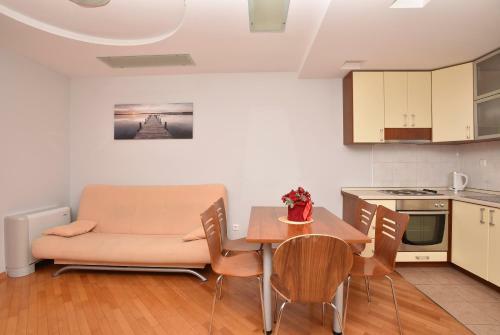 Apartments Romana