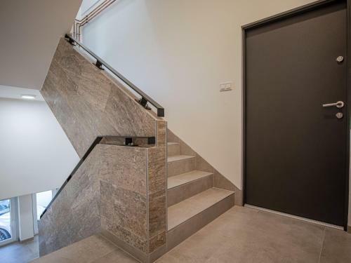 Lusso Apartman - Egy L�p�sre Az �lm�nyekt?l