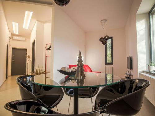 Lusso Apartman - Egy L�p�sre Az �lm�nyekt?l