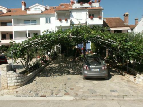 Apartments With A Parking Space Rovinj - 2243