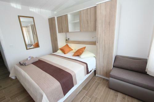 Hostal Rooms And Apartment Pina