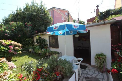 Hostal Rooms And Apartment Pina
